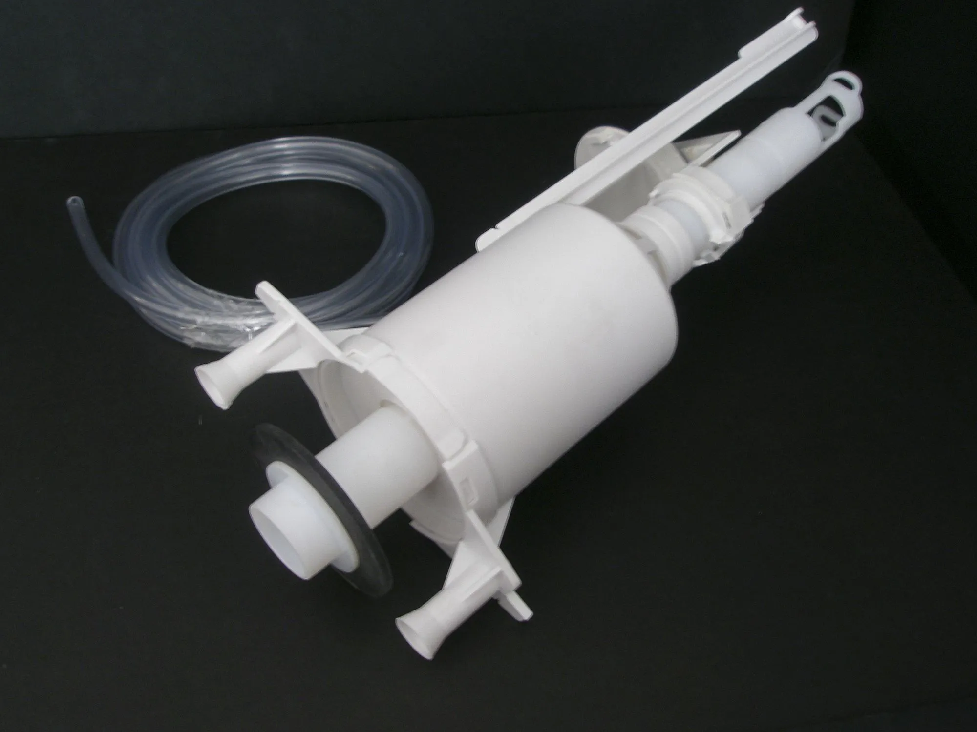 Pneumatic flush valve with rubber gasket