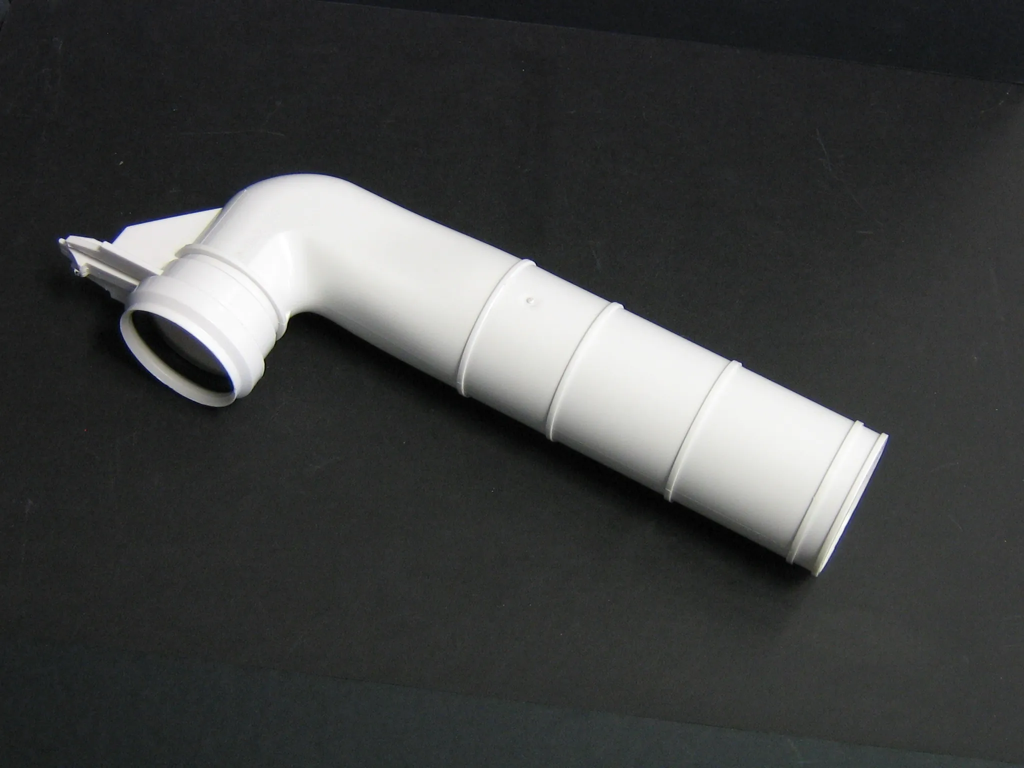 Flush pipe with tongue