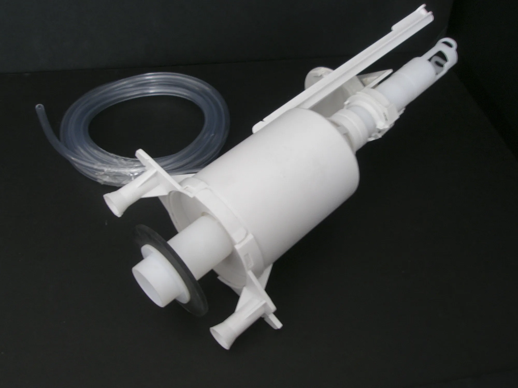 Pneumatic flush valve with rubber gasket