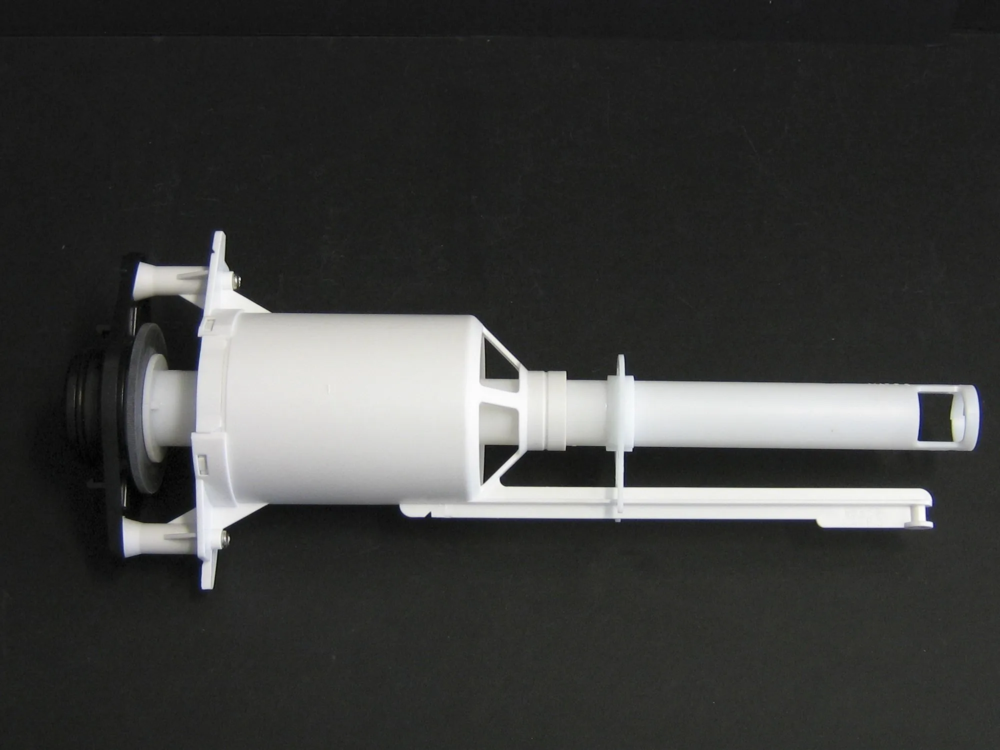 Flush valve including rubber seal