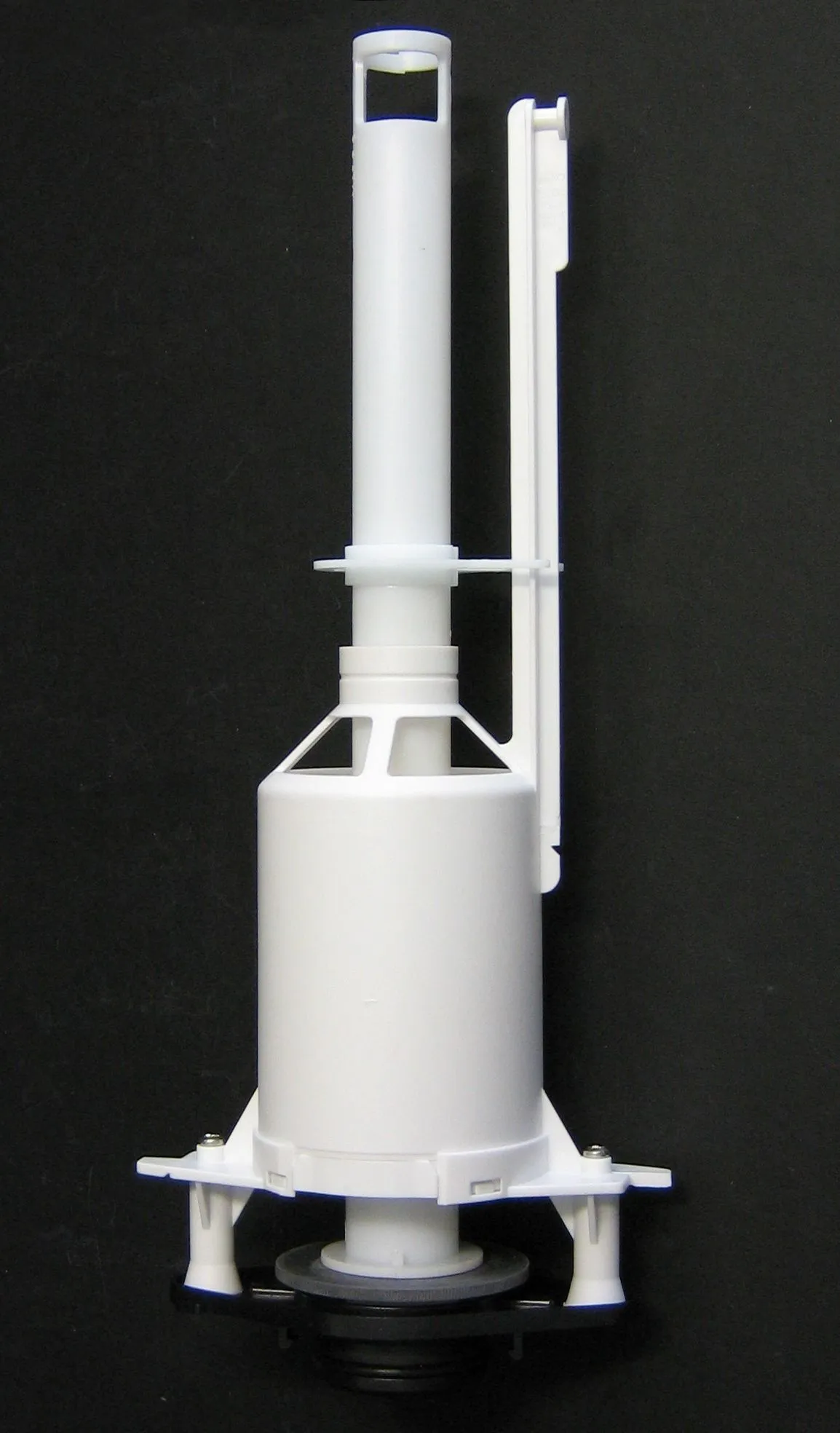 Flush valve including rubber seal